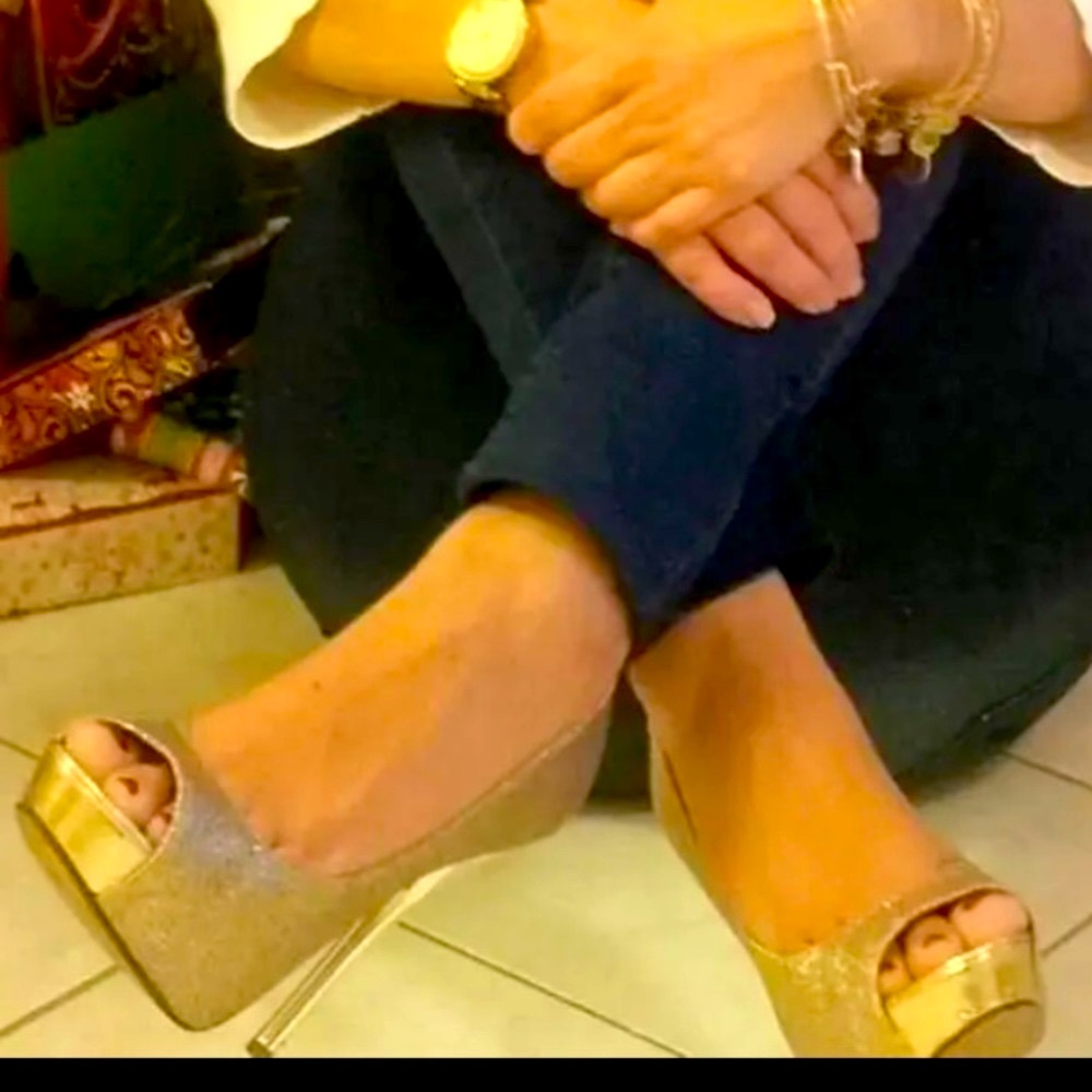Shimmer Gold Stiletto size 8.5 M
